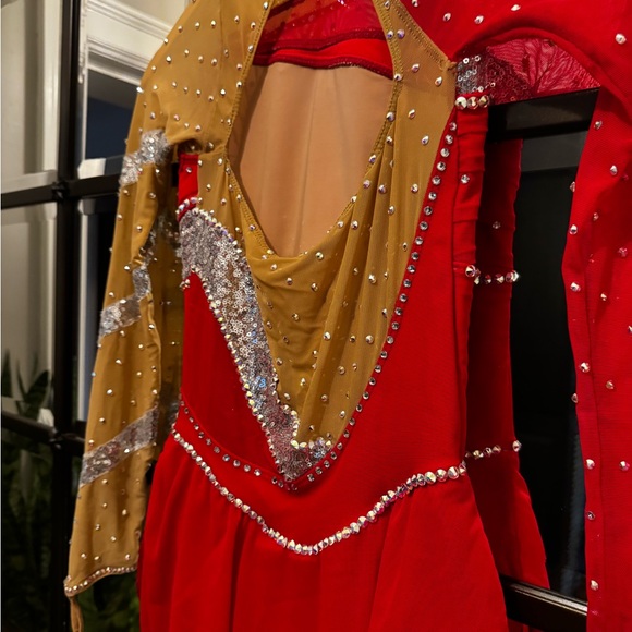 Red silver embellishments. Red sleeve and nude sleeve. Beautiful. - Picture 3 of 8